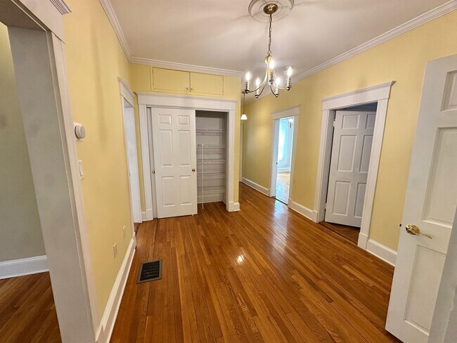 Building Photo - 273 Mason Terrace