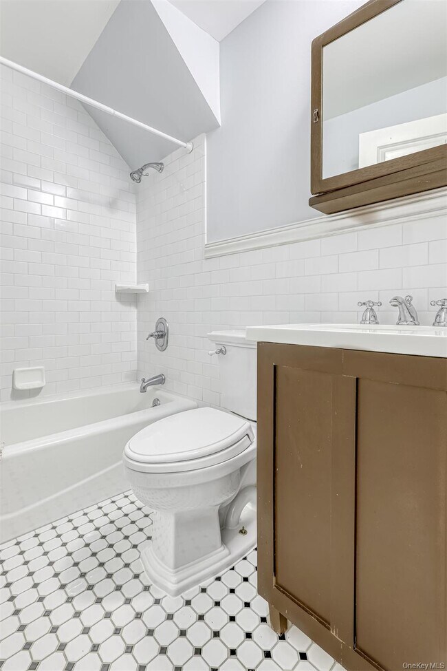 Building Photo - 14 Judith Ln