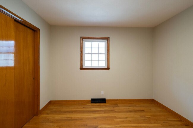 Building Photo - Charming Ranch Home with a great yard in Desirable Southwest Columbia