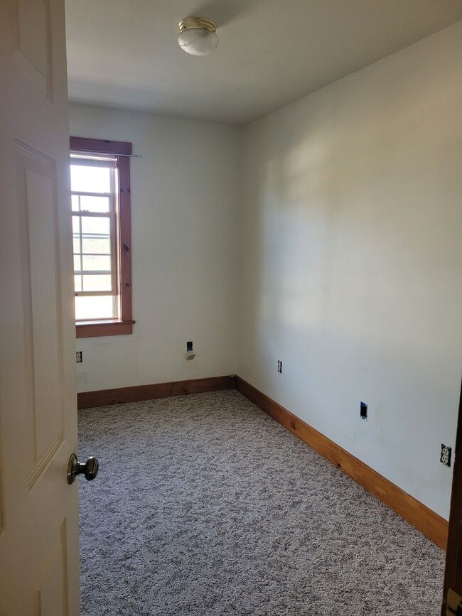 Building Photo - 3 bedroom 1.5 bathroom townhome in Leola