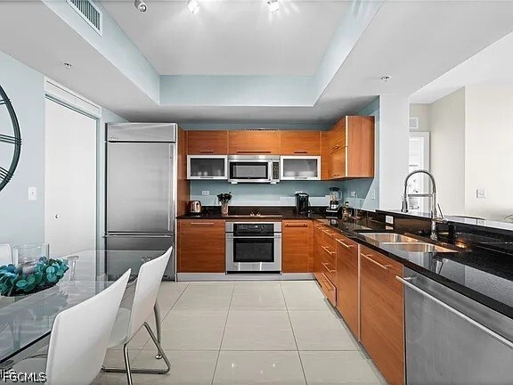 Building Photo - 3000 Oasis Grand Blvd