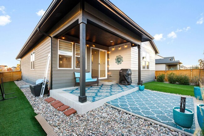 Building Photo - 4 Bedroom, 3 Bathroom 2.8 miles from Old T...