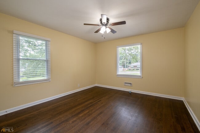 Building Photo - 2926 Gresham Rd S E