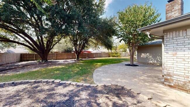 Building Photo - 3800 Windridge Dr
