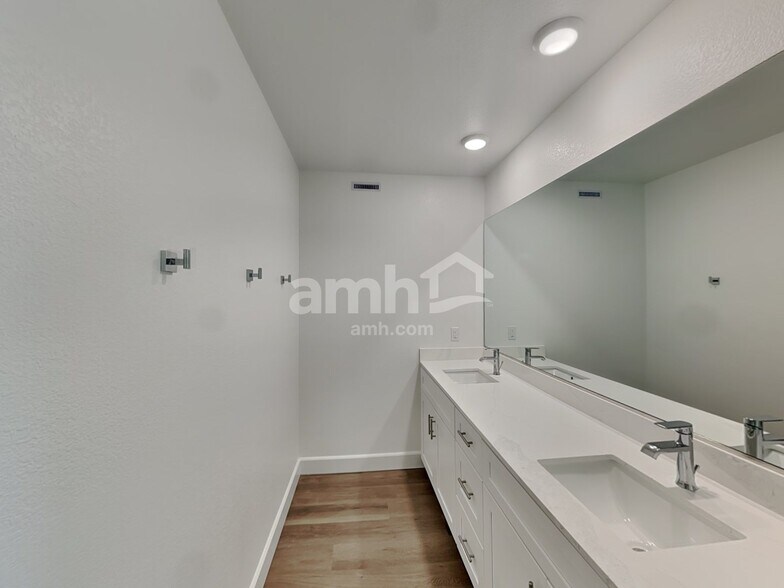 Building Photo - 264 Austin Bellerose Pl