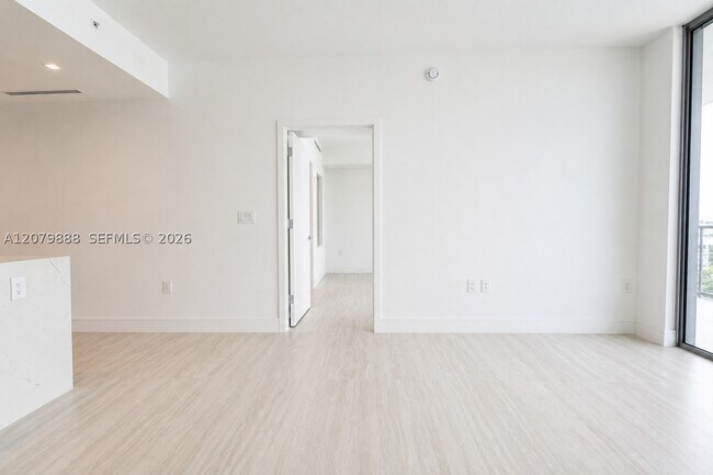 Building Photo - 2411 Laguna Cir