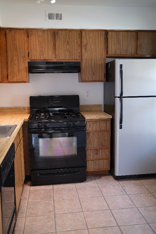 Building Photo - 153A Bradford Ct