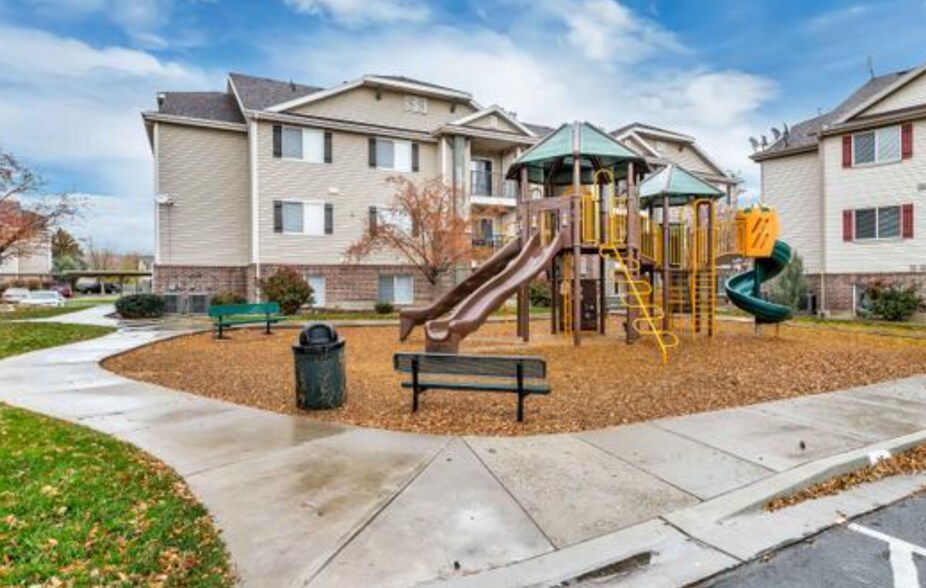 Building Photo - 8084 N Ridge Loop E