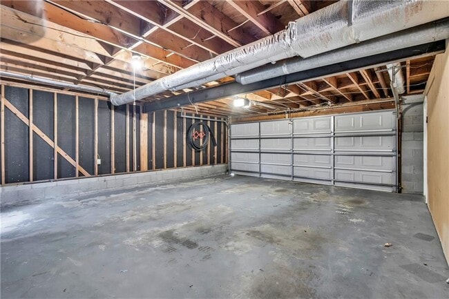 Building Photo - 4899 Raven Way NE