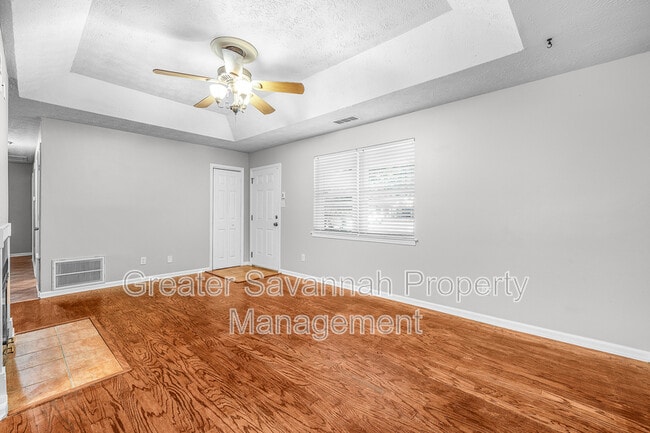 Building Photo - 615 W Tietgen St