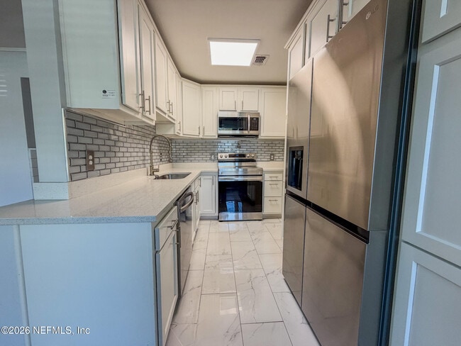 Building Photo - 1368 Rensselaer Ave