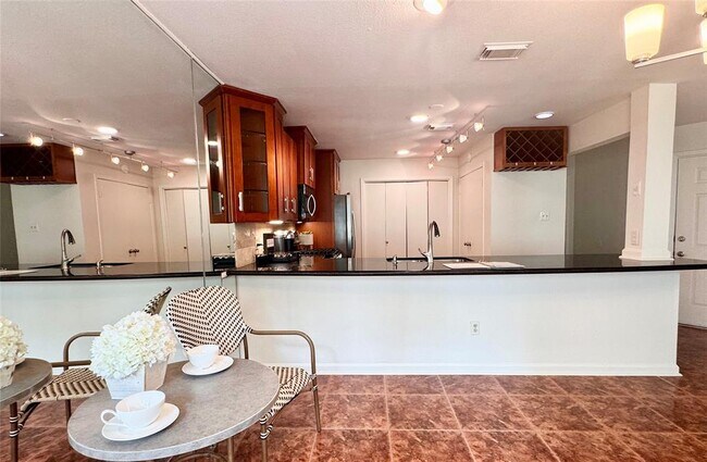 Building Photo - 20313B Sunny Shores Dr