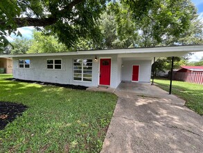 Building Photo - 2503 Broadmoor Dr