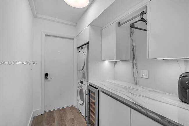 Building Photo - 609 Ocean Dr