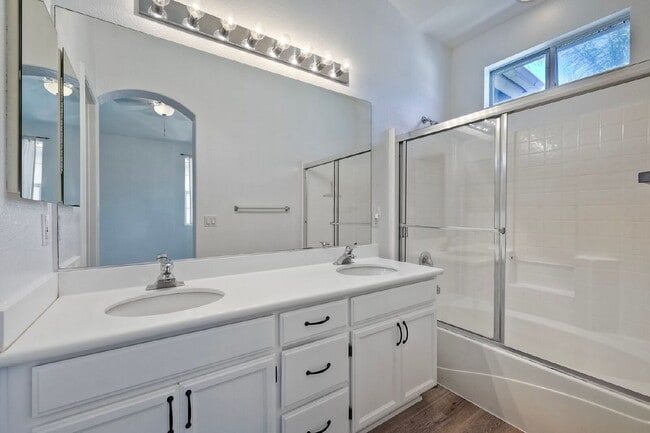 Building Photo - Cozy Condo  Saxony at Encinitas Ranch