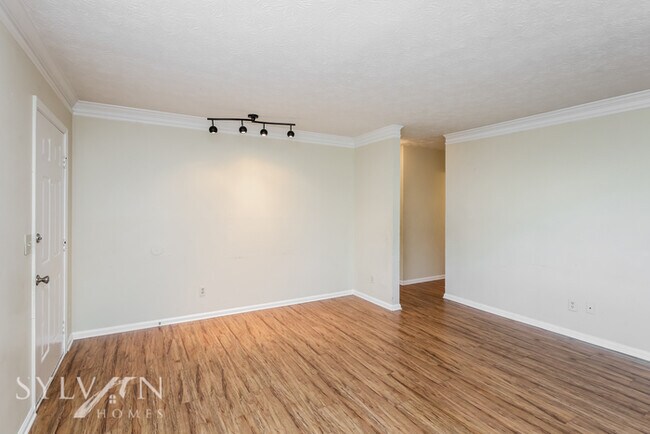 Building Photo - Enjoy one-level living in this 2 bedroom, ...