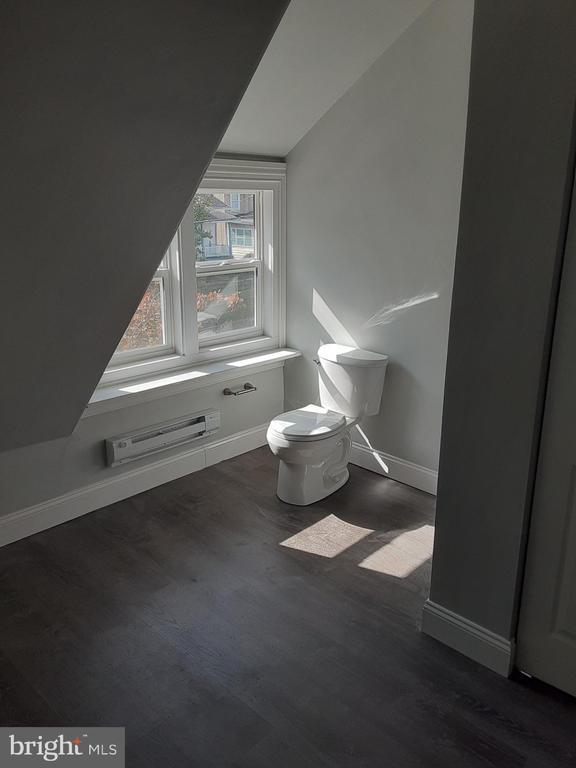 Building Photo - 2423 Fairview Ave