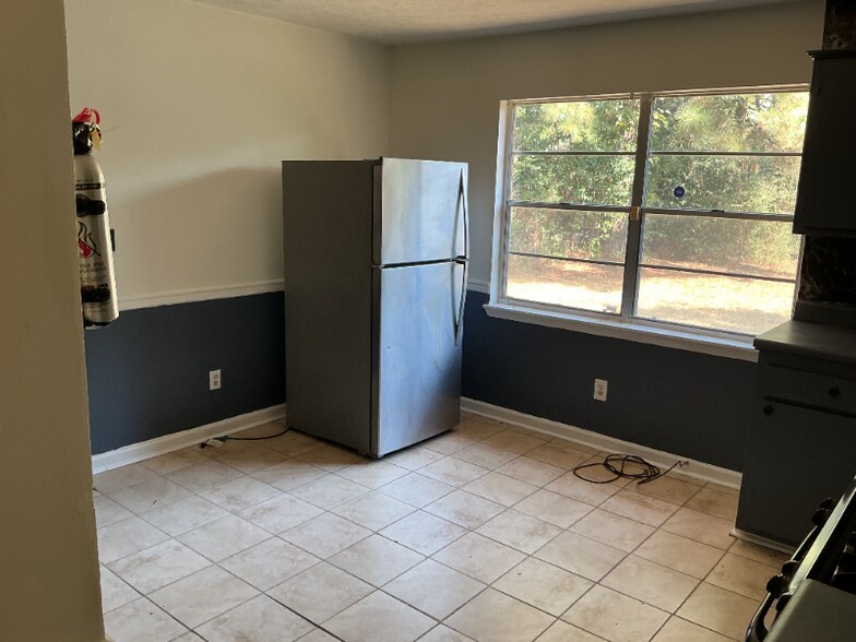 Building Photo - 3656 Surrey Ln