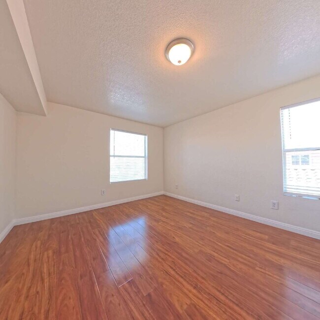 Building Photo - 2nd Level Specious One Bedroom Condo at Copper Sands!