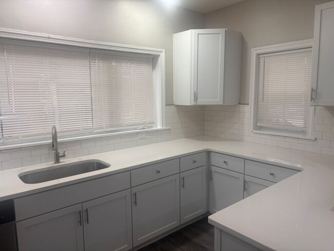 Building Photo - 177 - 501 Montgomery-