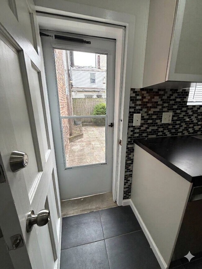 Building Photo - 538 Gerritt St