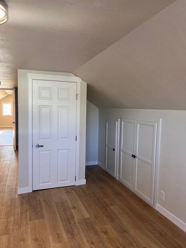 Building Photo - 315 N 1st St