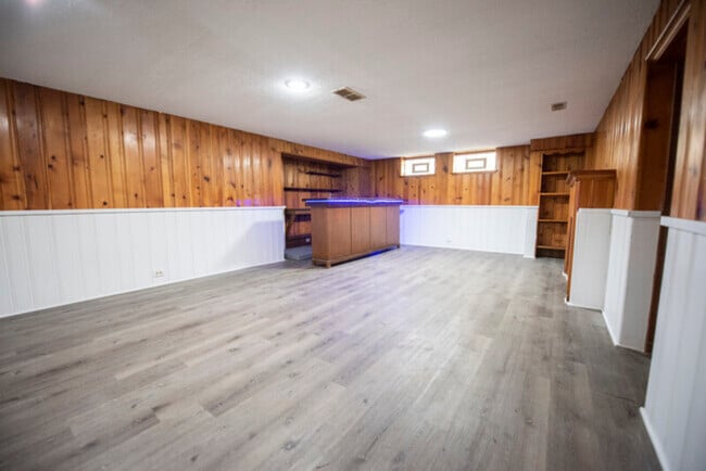 Building Photo - 5976 Hodgman Dr