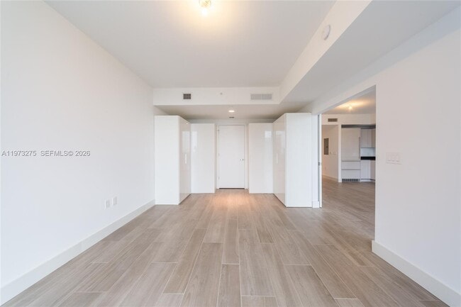 Building Photo - 1010 Brickell Ave