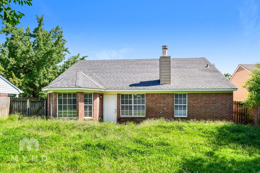 Building Photo - 6354 Amanda Oaks Cir N