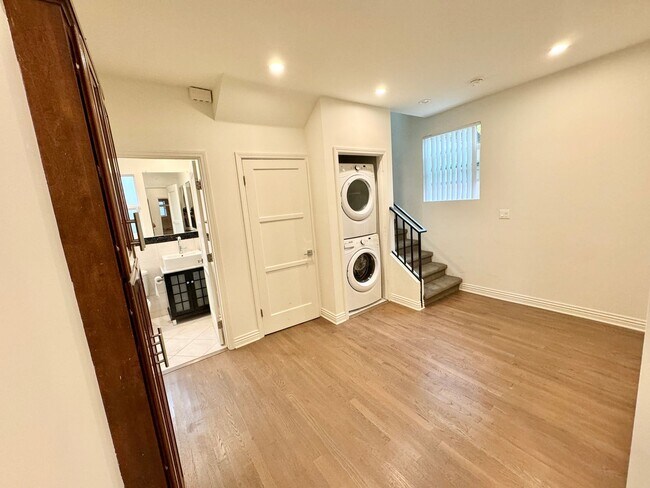 Building Photo - 8343 DUNBARTON - SHORT TERM LEASES AVAILABLE , NEWER*4 BD*3BA*TOWNHOME*PRIVATE YARD*WASHER/DRYER*