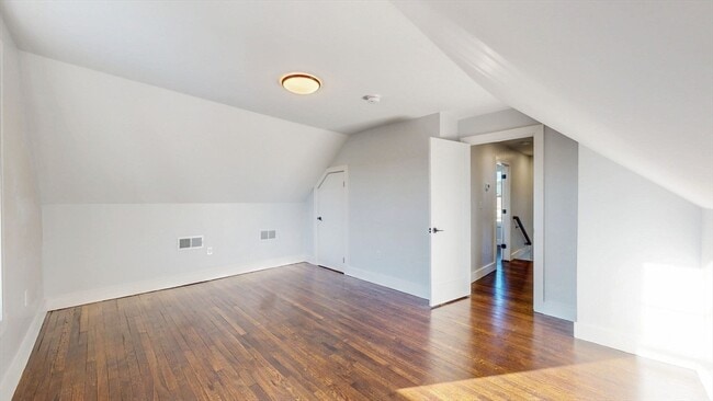 Building Photo - 24 Alfred St