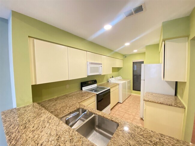 Building Photo - 7700 Seawall Blvd