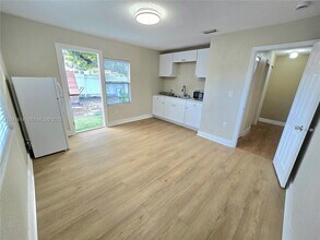 Building Photo - 13340 NE 16th Ave