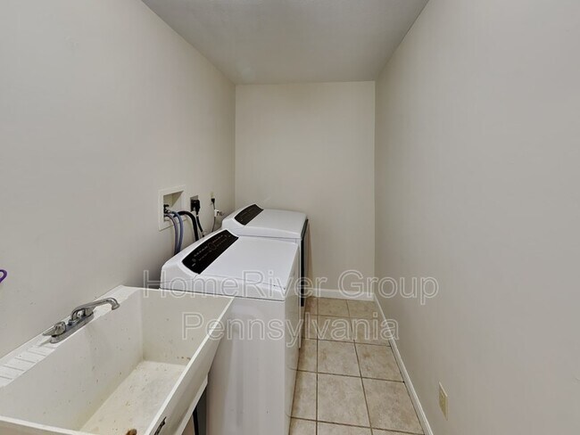 Building Photo - 31 Brucewood Dr
