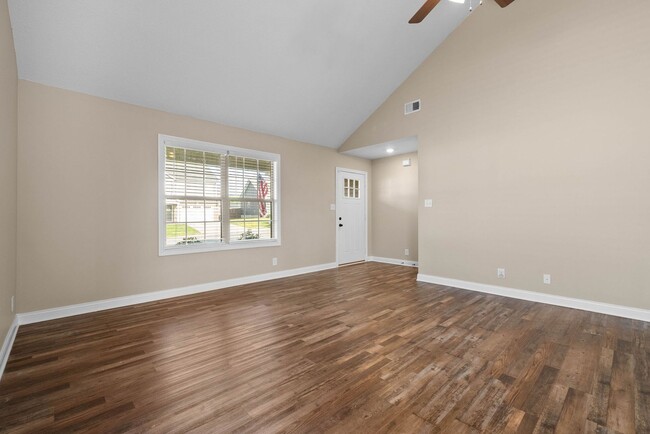 Building Photo - Pet Friendly Three Bedroom!