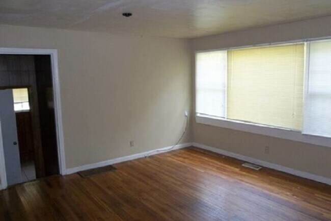 Building Photo - 390 Prince St