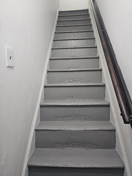 Building Photo - 113 Kirkpatrick St