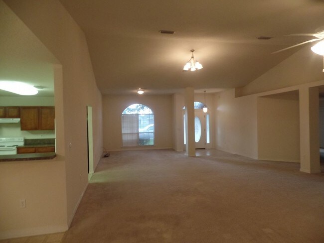 Building Photo - Pinecrest