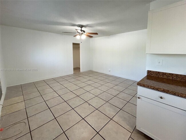 Building Photo - 3049 NW 9th Ave