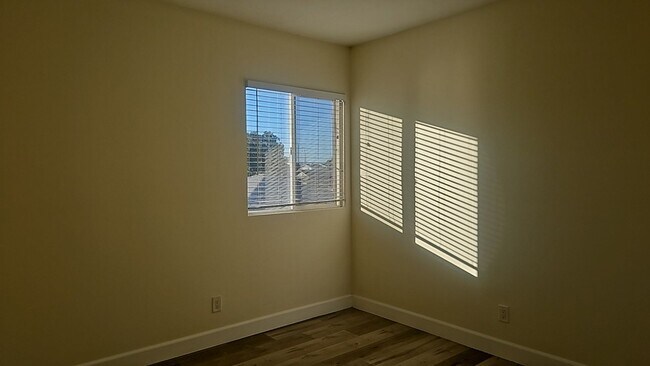 Building Photo - 74(860)