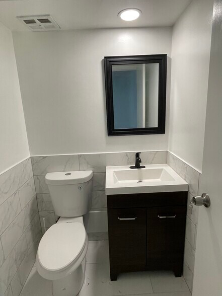 Master half-bathroom - 1220 S Lorraine Rd