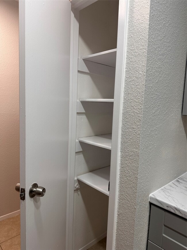 Building Photo - 5665 Birchmont Dr