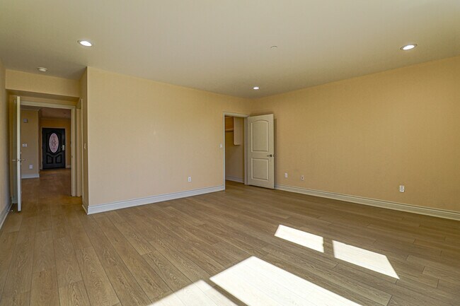 Building Photo - 3674 W Imperial Hwy