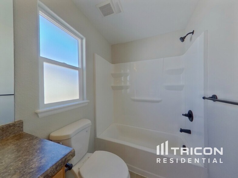 Building Photo - 931 Mount Shavano Ave