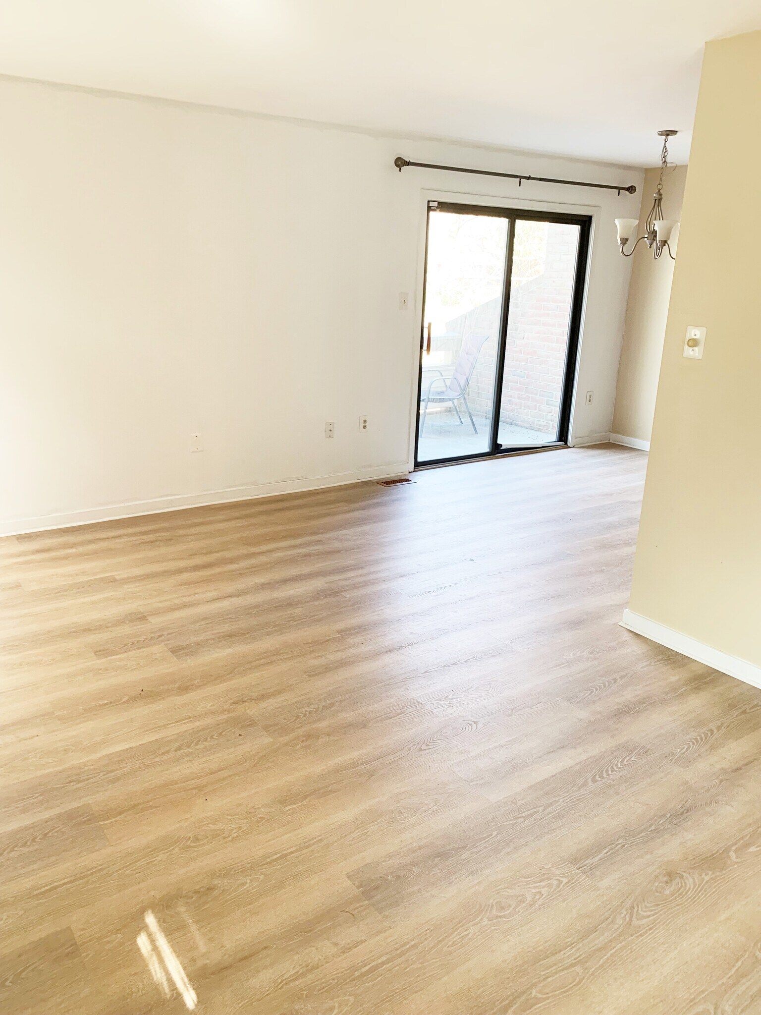 Building Photo - 9745 Lake Shore Dr