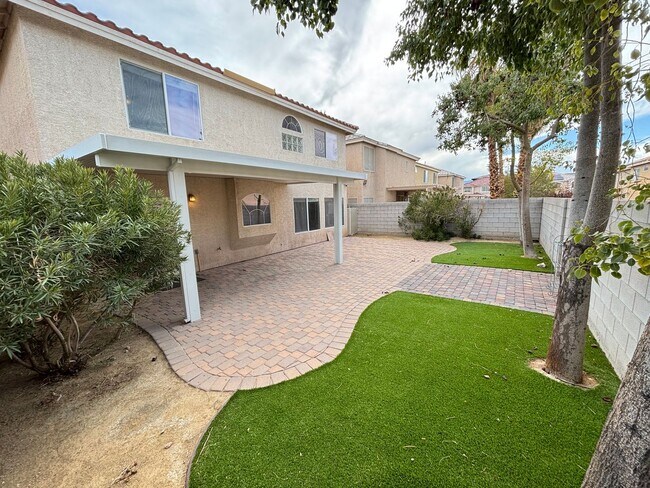 Building Photo - Beautiful two-story home with 4 BED / 2.5 BATH w Loft located in Henderson Nevada!