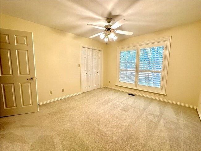 Building Photo - 2319 N Aspen Dr