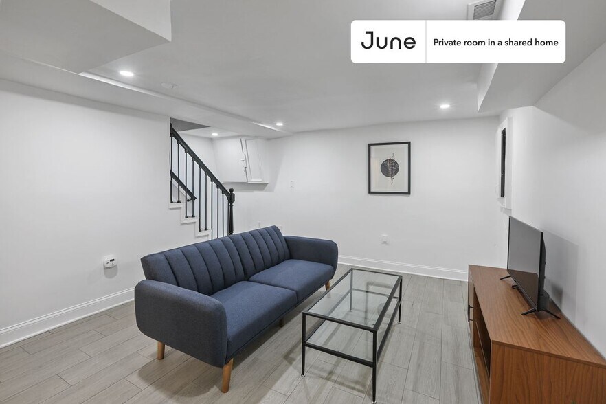 Building Photo - Room in Shared 5 bed/3.5 bath home