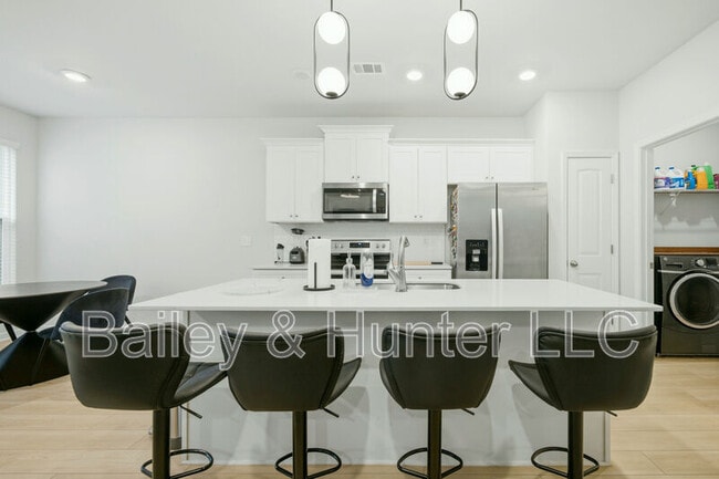 Building Photo - 409 Brooch Wy