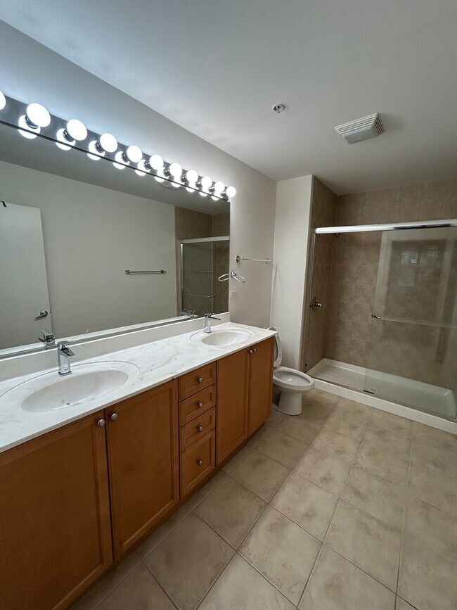 Building Photo - 451 W Huron St